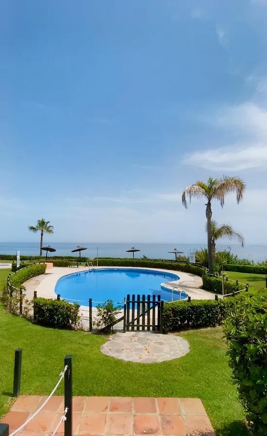 Ikram Front Beach Bermuda Beach Apartment Estepona