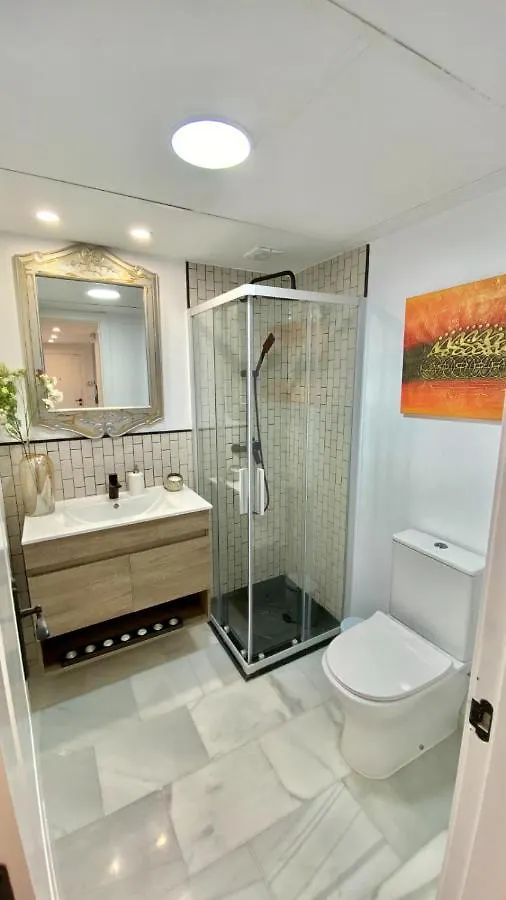 Ikram Front Beach Bermuda Beach Apartment Estepona 0*,