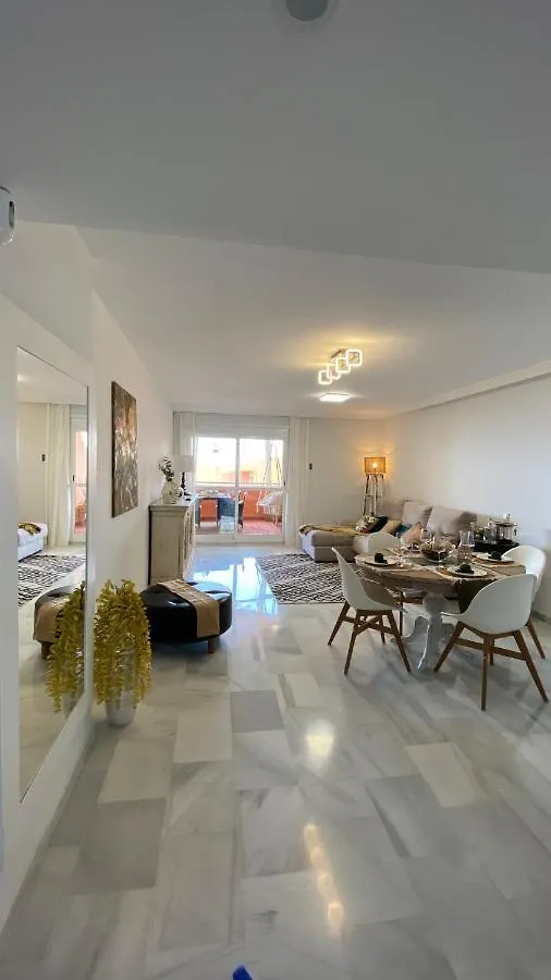 Ikram Front Beach Bermuda Beach Apartment Estepona 0*,