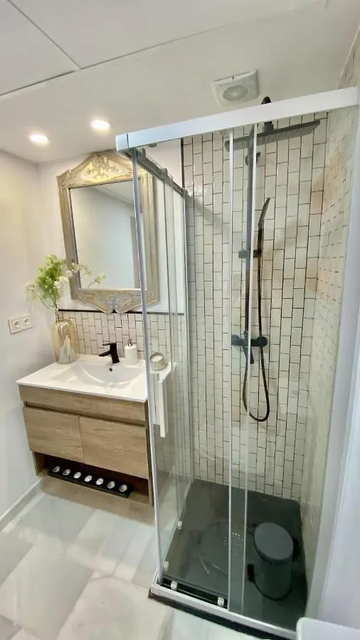 Ikram Front Beach Bermuda Beach Apartment Estepona